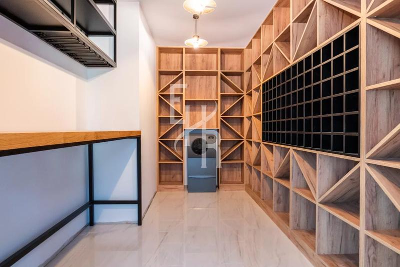 Maison - 493 m² - 7 pièces