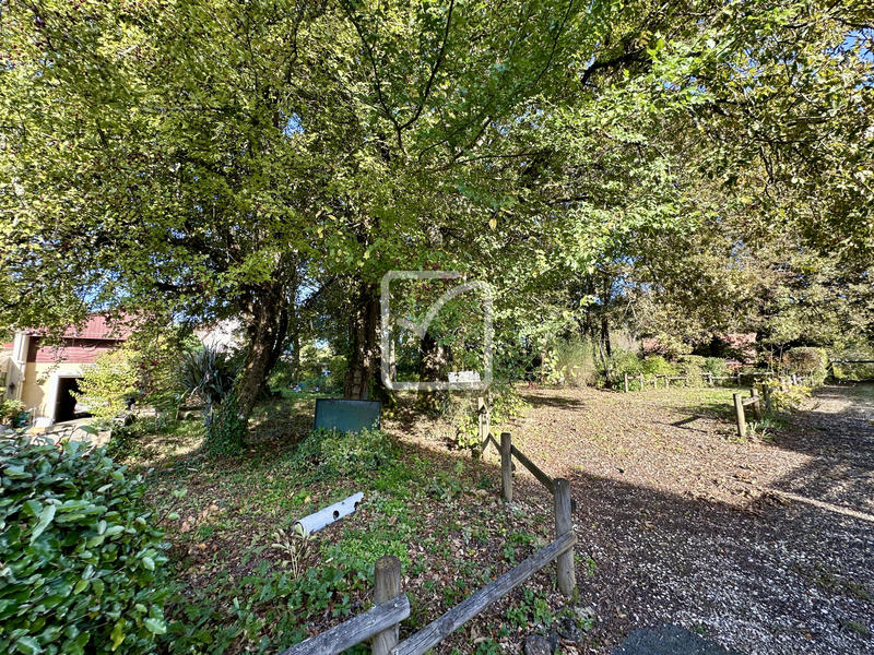 Maison - 201 m² - 6 pièces