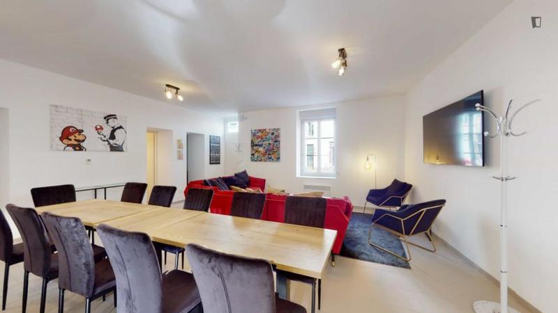 Chambre - 11 m² - 13 pièces