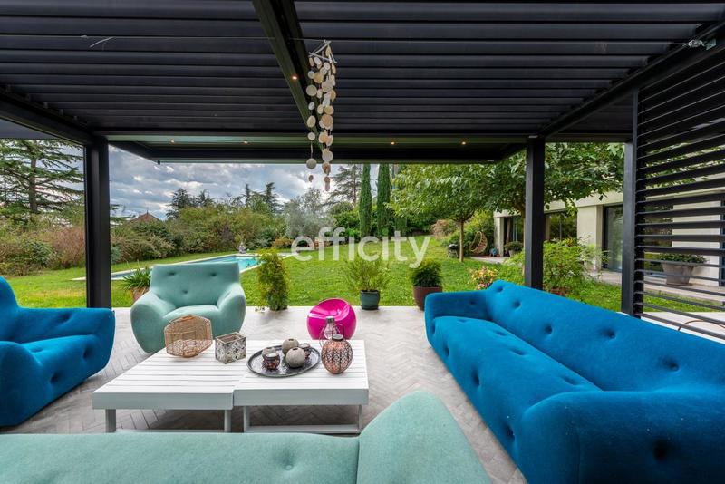 Maison - 292 m² - 10 pièces