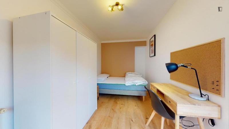 Chambre - 12 m² - 6 pièces