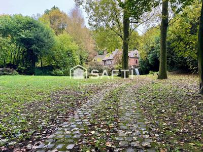 Maison - 248 m² - 9 pièces