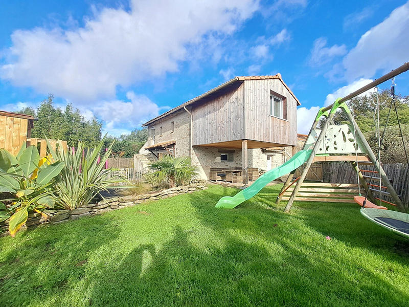 Maison - 95 m² - 4 pièces