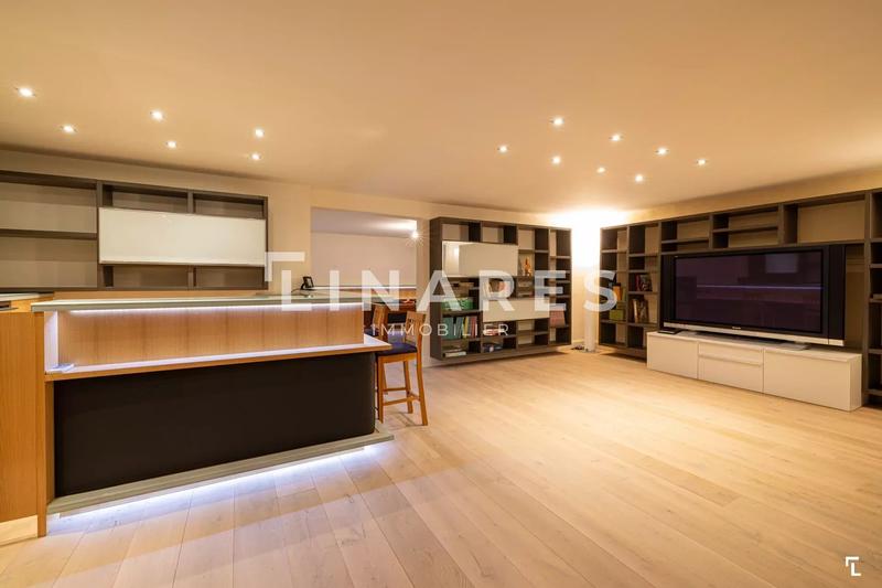 Maison - 570 m² - 7 pièces