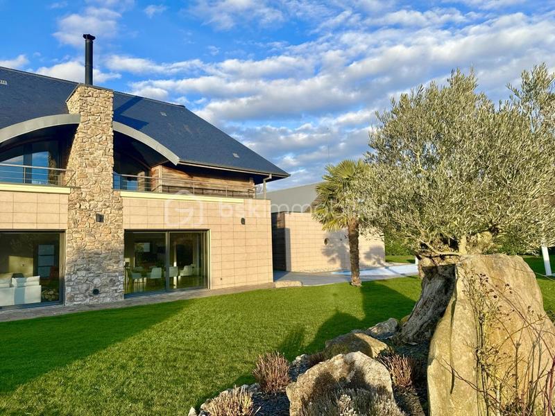 Villa - 365 m² - 9 pièces