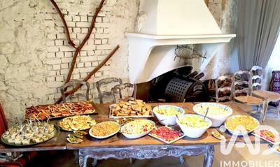 Maison - 817 m² - 5 pièces