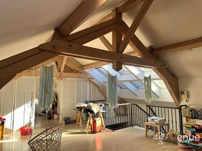 Maison - 330 m² - 8 pièces