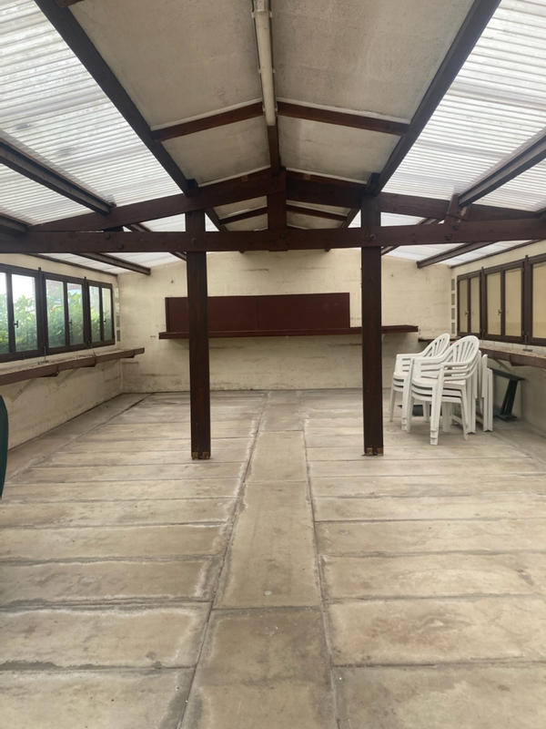 Maison - 235 m² - 10 pièces