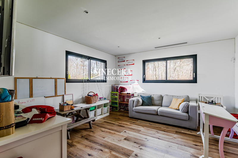 Villa - 198 m² - 8 pièces