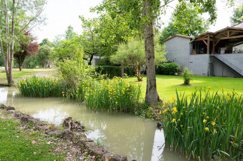 Maison - 750 m² - 16 pièces