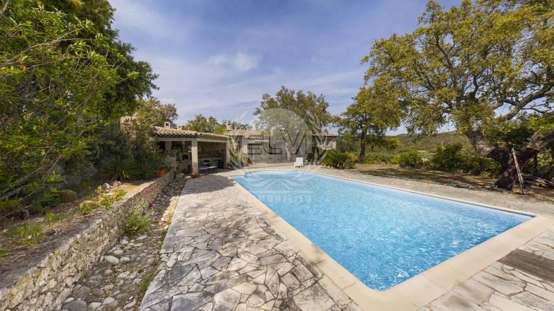 Maison - 170 m² - 9 pièces