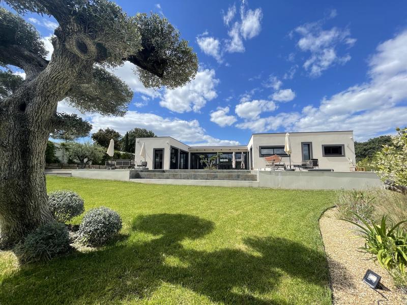 Villa - 260 m² - 8 pièces