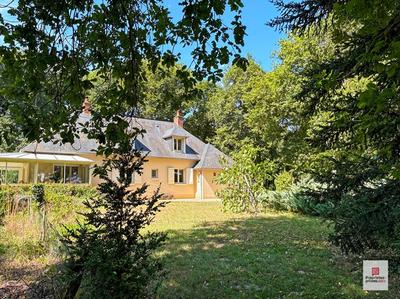 Maison - 203 m² - 8 pièces