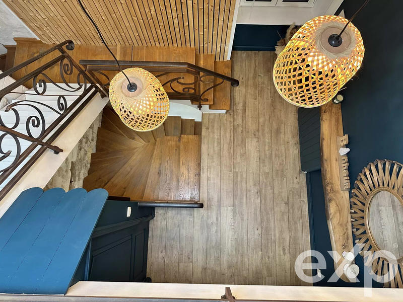 Maison - 304 m² - 10 pièces