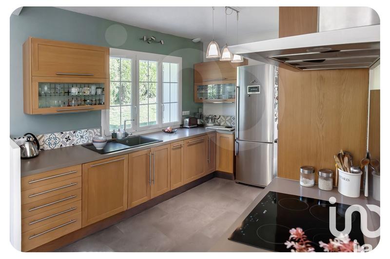 Maison - 225 m² - 8 pièces