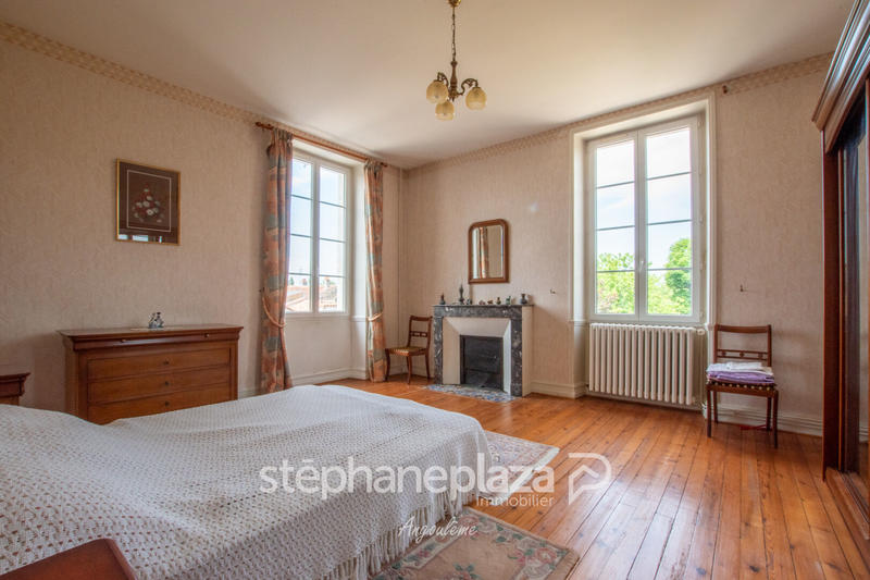 Demeure - 220 m² - 6 pièces