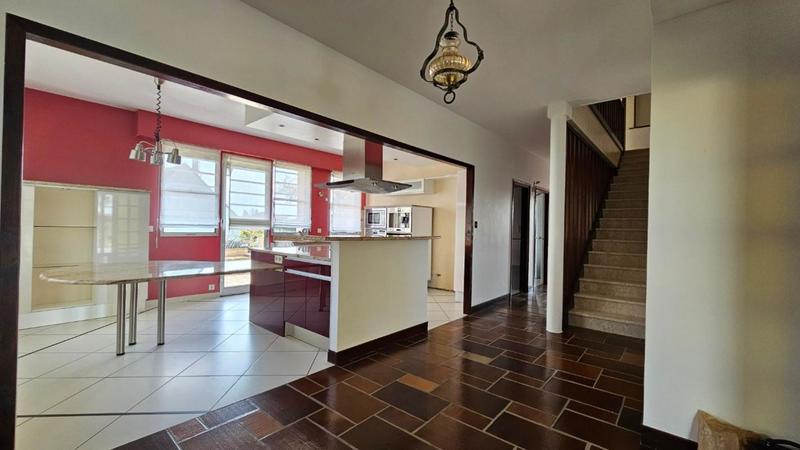 Maison - 247 m² - 7 pièces