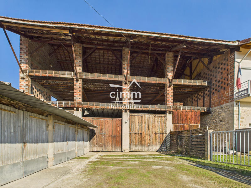 Maison ancienne - 300 m² - 3 pièces