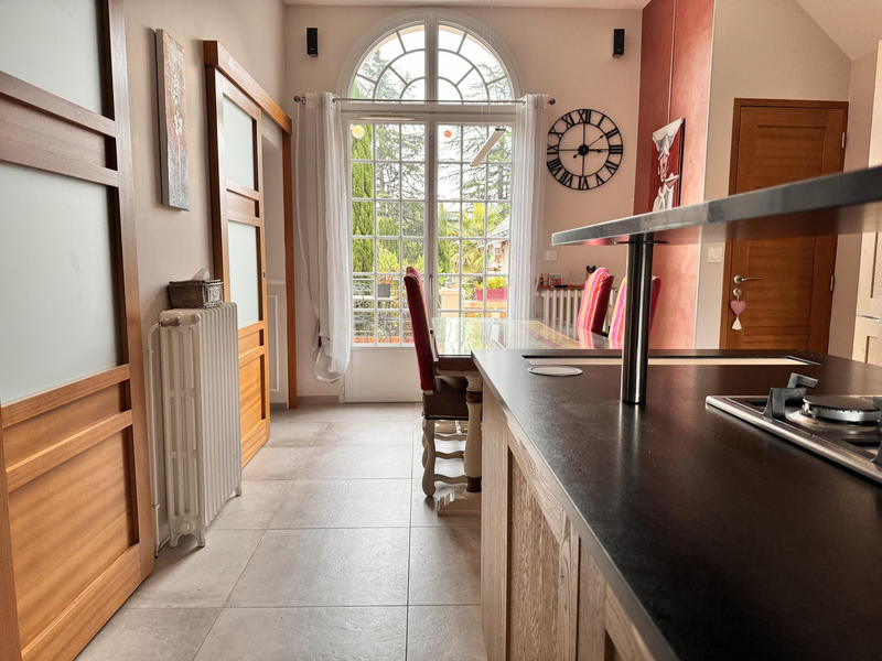 Maison - 320 m² - 9 pièces