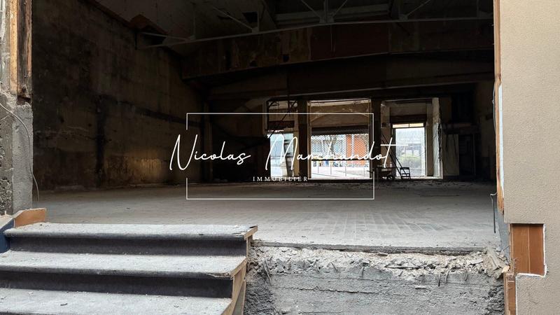 Local commercial - 400 m² - 1 pièce