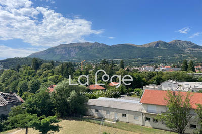 Appartement - 93 m² - 4 pièces