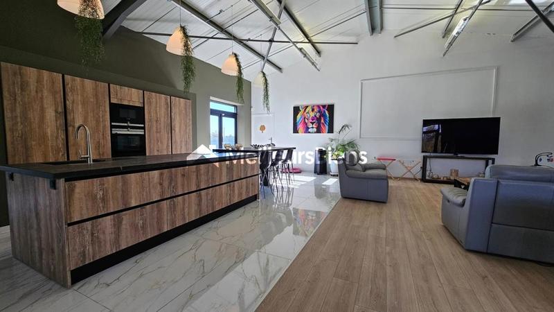 Maison - 328 m² - 8 pièces