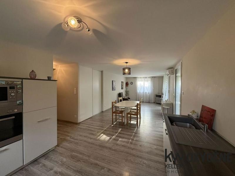 Propriété - 223 m² - 6 pièces