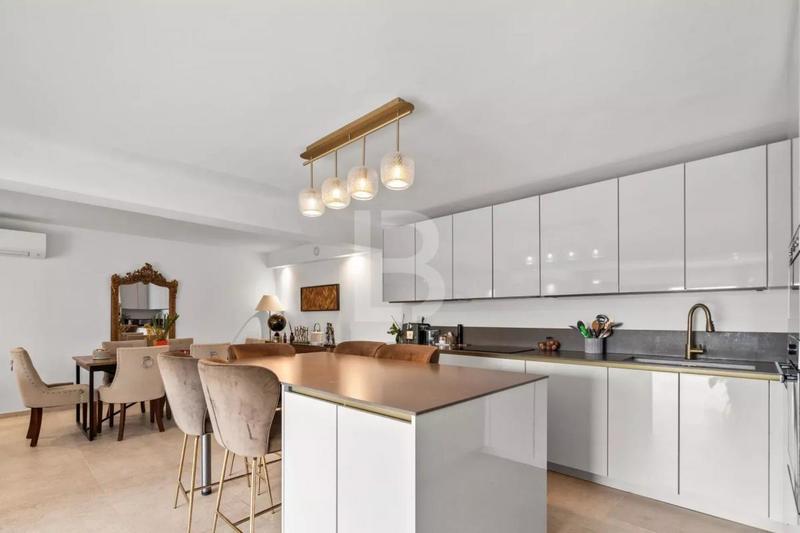 Propriété - 315 m² - 8 pièces