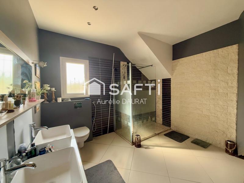 Maison - 250 m² - 7 pièces