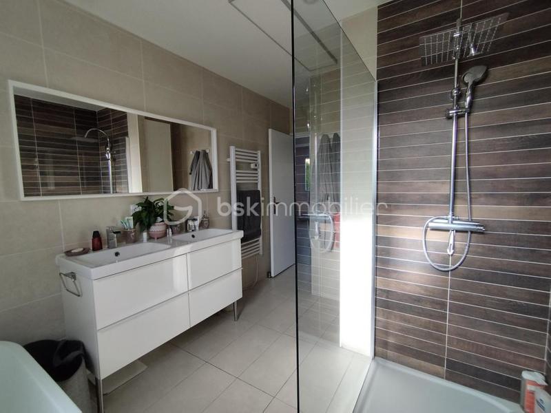 Maison - 92 m² - 5 pièces