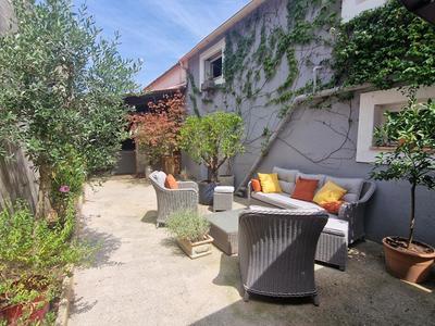 Maison - 410 m² - 6 pièces