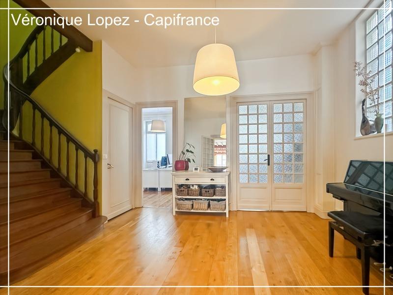 Maison - 252 m² - 10 pièces