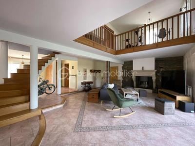 Maison - 225 m² - 6 pièces