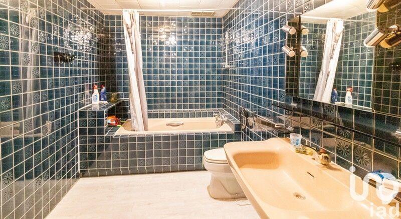 Maison - 233 m² - 8 pièces