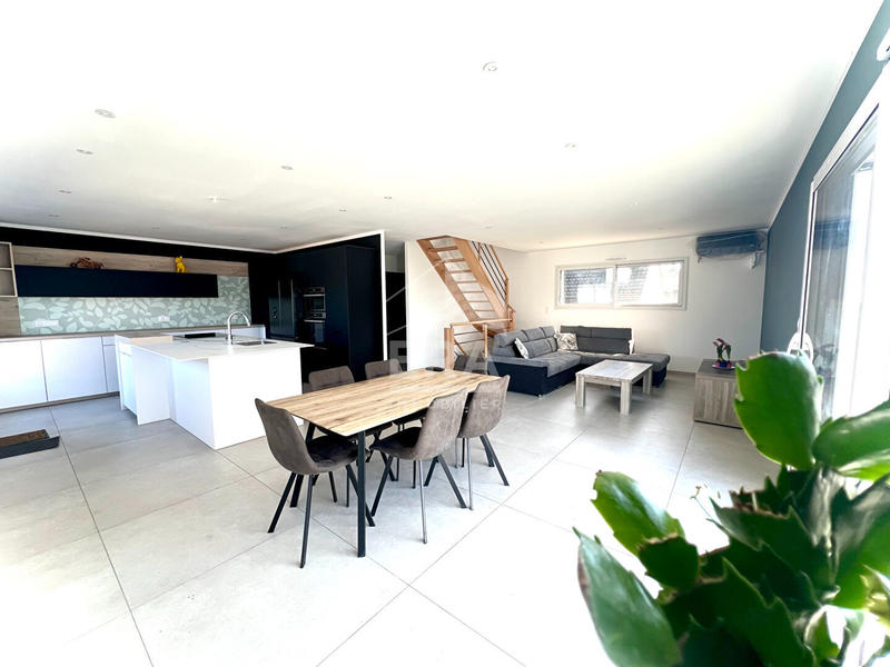 Maison - 163 m² - 7 pièces