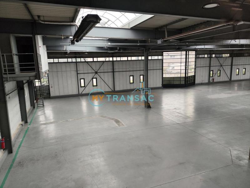Entrepôt - 2 899 m²