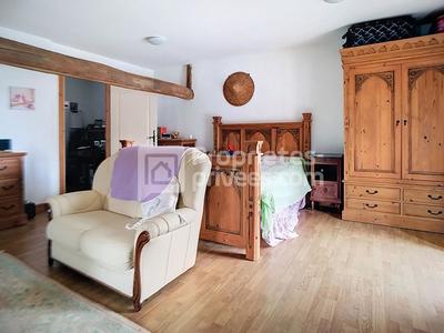 Maison - 228 m² - 8 pièces