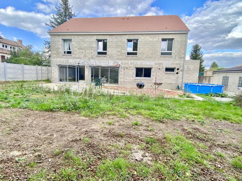 Maison - 233 m² - 7 pièces