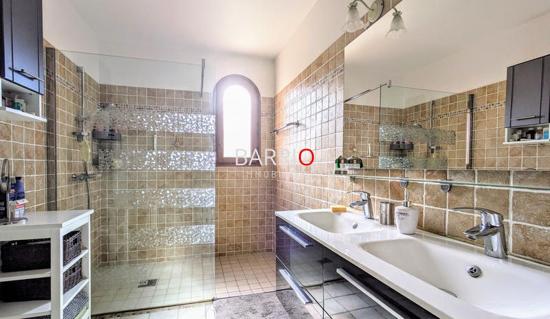 Villa - 226 m² - 8 pièces