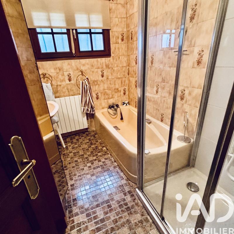 Maison - 180 m² - 8 pièces