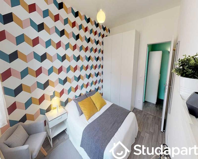 Chambre - 80 m² - 1 pièce