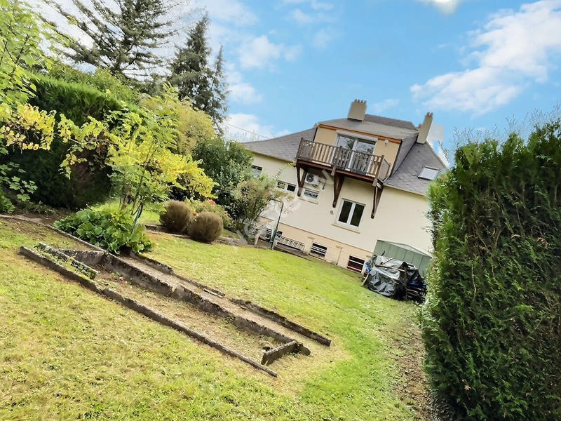 Maison - 174 m² - 9 pièces