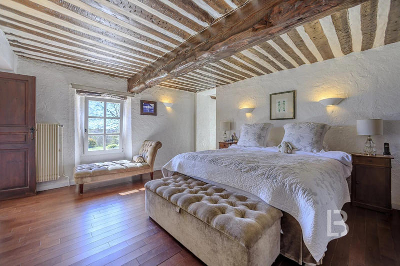 Maison - 213 m² - 7 pièces