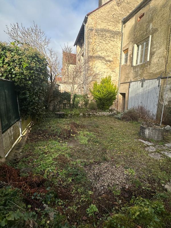 Maison - 230 m² - 8 pièces