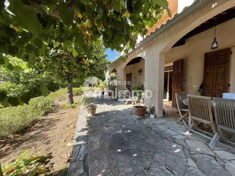 Maison - 195 m² - 6 pièces