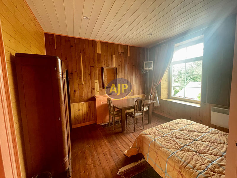 Maison - 180 m² - 9 pièces