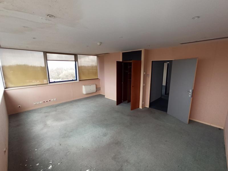 Bureau - 1 600 m²