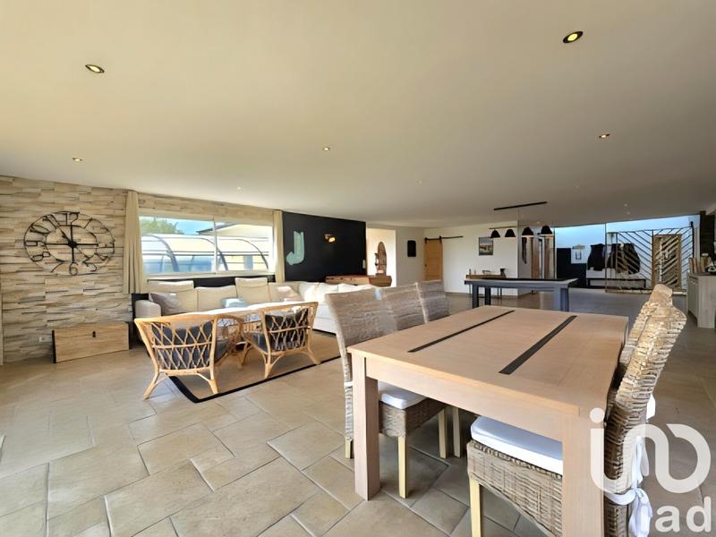 Maison de maîtres - 375 m² - 9 pièces
