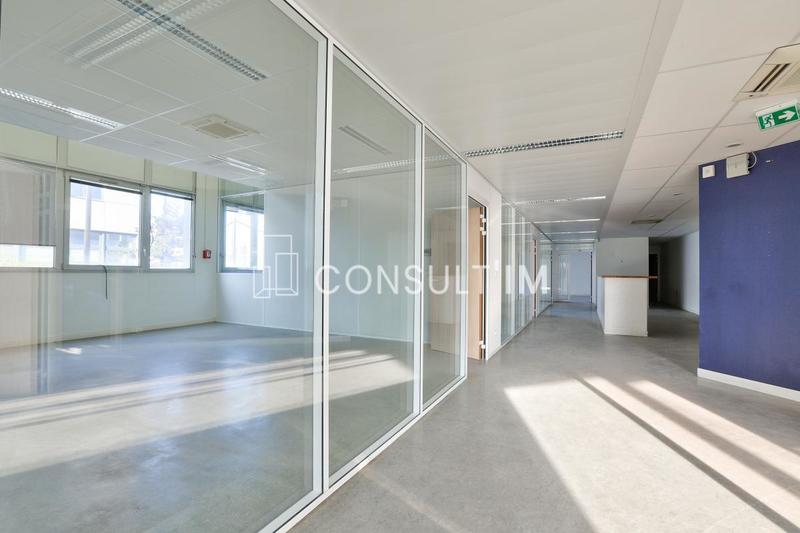 Bureau - 645 m²