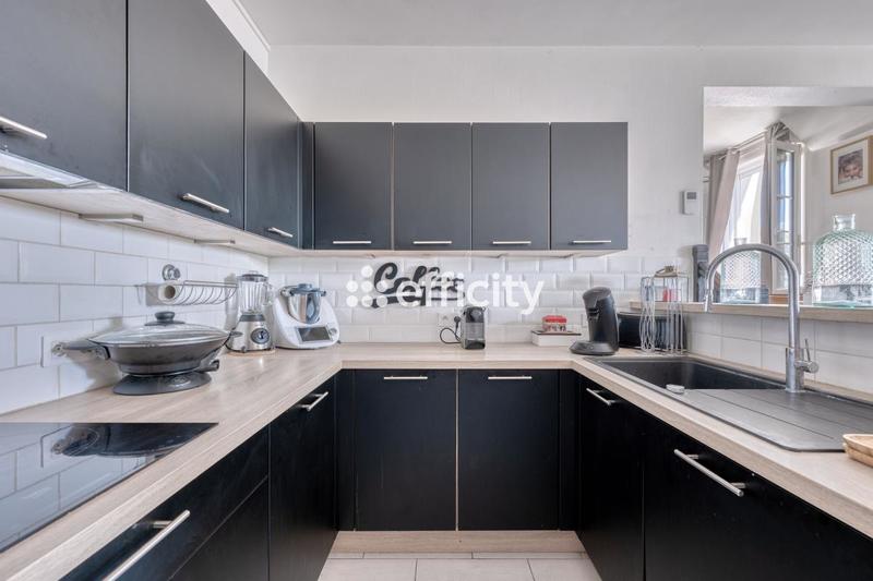 Appartement - 85 m² - 5 pièces